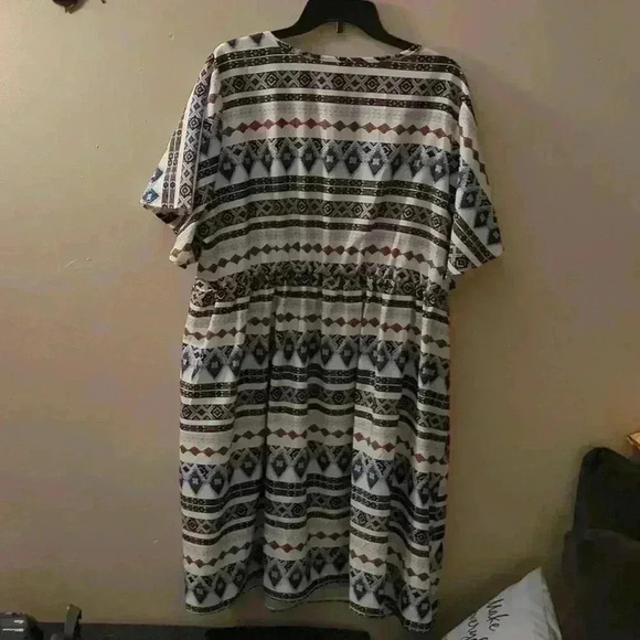 Shein curve dress, size 3XL, multi color design - Picture 4 of 4